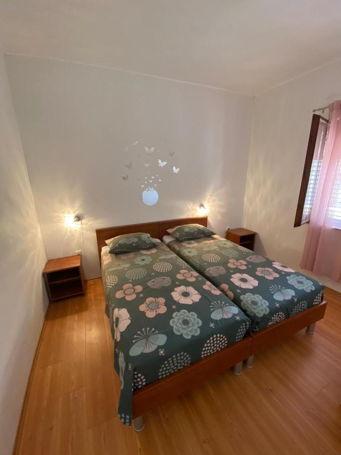 Apartmani Milka Vrsi Exteriér fotografie