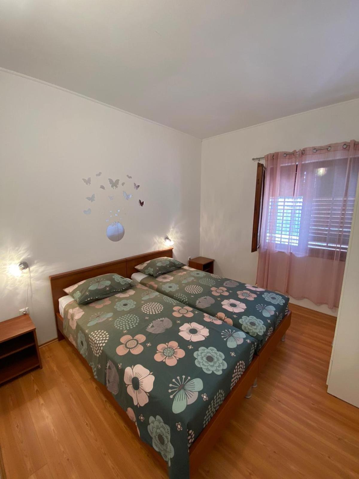 Apartmani Milka Vrsi Exteriér fotografie